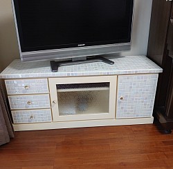 TVボード　タイル貼り　ホワイトアンティーク仕上げ　¥90,000〜