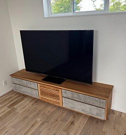 TVボード　モールテックス　ホワイトオーク材　一部合板　¥280,000〜　W2000mm