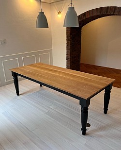 ダイニングテーブル　オーク材　¥300,000〜　W2200mm