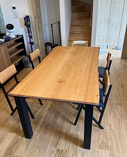 アイアン脚ダイニングテーブル　チェリー材　¥240,000〜　W1800mm