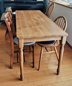 ダイニングテーブル　タモ材　¥90,000〜　W1500mm